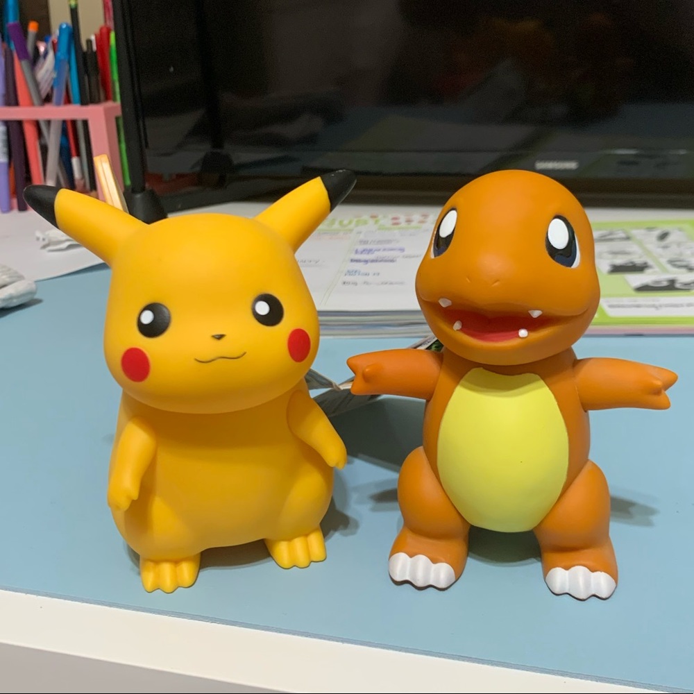 Pikachu/Charmander Vinyl Set